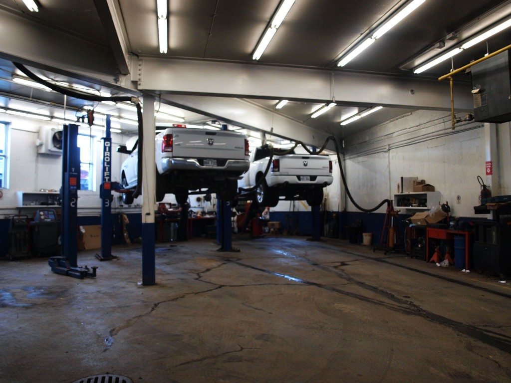 L'intérieur du garage Brissette, àBerthierville