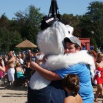 Albitoutou est de la partie au Beach Party ALBI