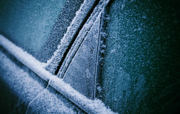 Balai à neige pour auto glacée